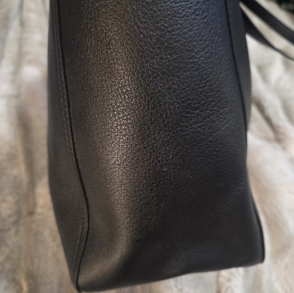 Tory Burch Perry Tote In Black Smooth/ Pebbled Leather. Never Used - Picture 7 of 16